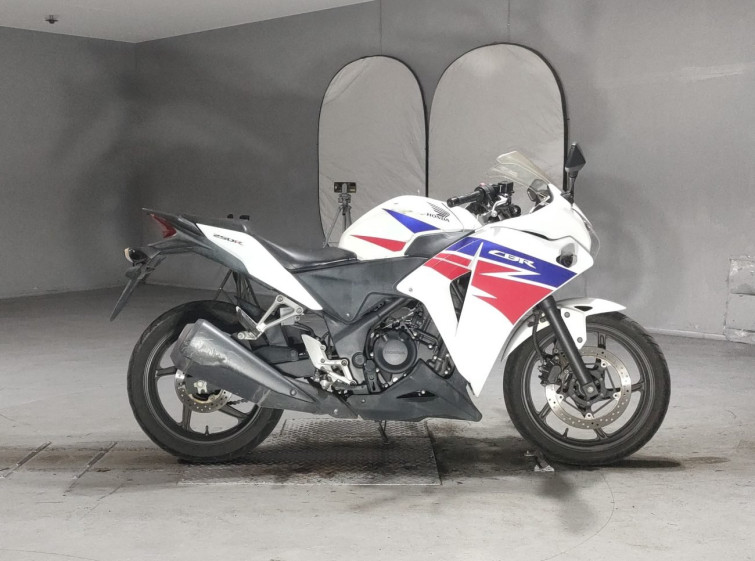 Мотоцикл Honda CBR250R с пробегом 13645 km