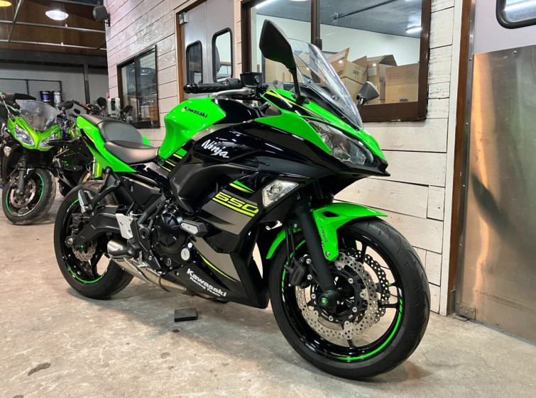Мотоцикл Kawasaki NINJA650 з пробігом 3812 km