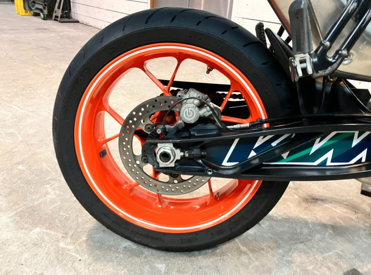 Мотоцикл KTM 890 DUKE R з пробігом 52436 km