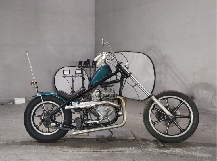 Мотоцикл Kawasaki Z250LTD