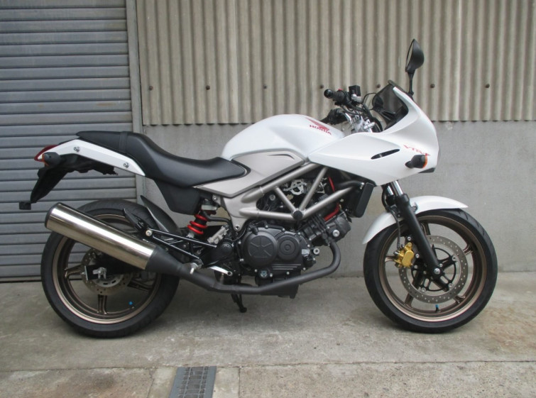 Мотоцикл Honda VTR250F с пробегом 14366 km