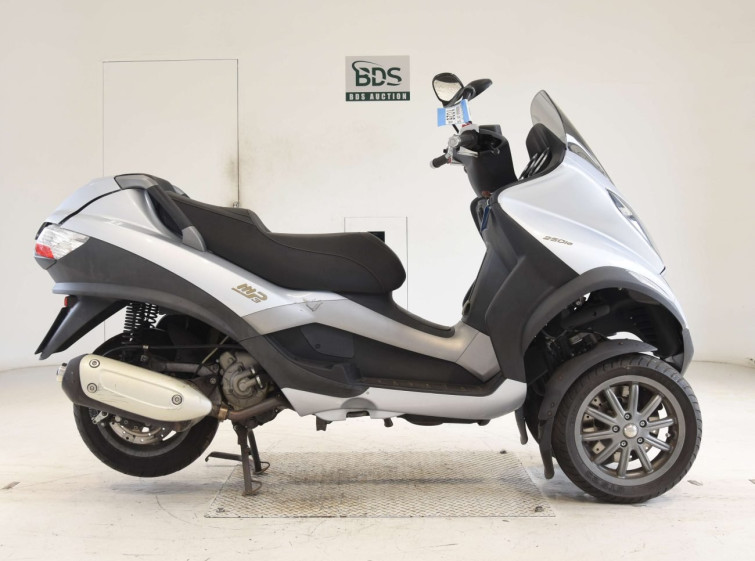 Мотоцикл Piaggio MP3 250