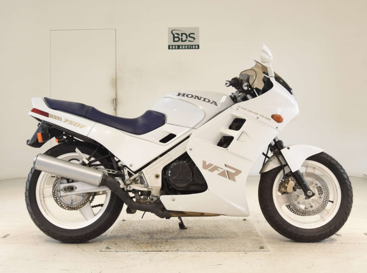 Мотоцикл Honda VFR750F с пробегом 16740 km