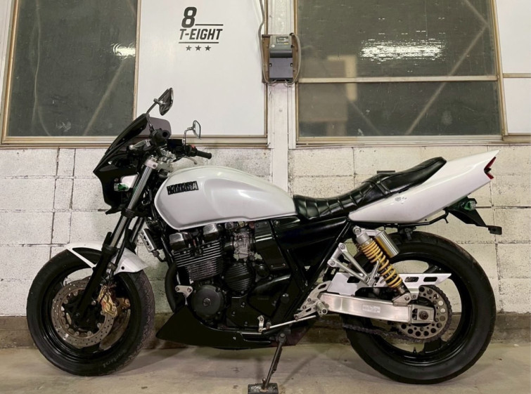 Мотоцикл Yamaha XJR400