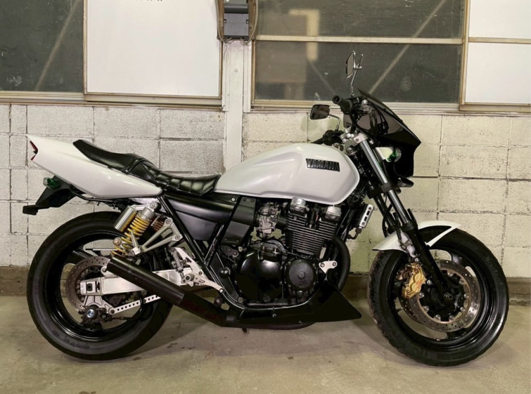 Мотоцикл Yamaha XJR400