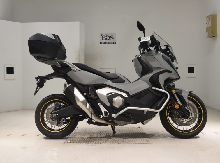 Мотоцикл Honda X-ADV750-2 з пробігом 5814 km