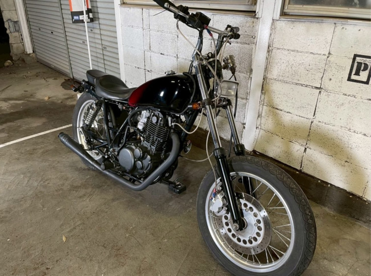 Мотоцикл Yamaha SR400 з пробігом 4393 km