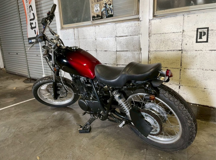 Мотоцикл Yamaha SR400 з пробігом 4393 km