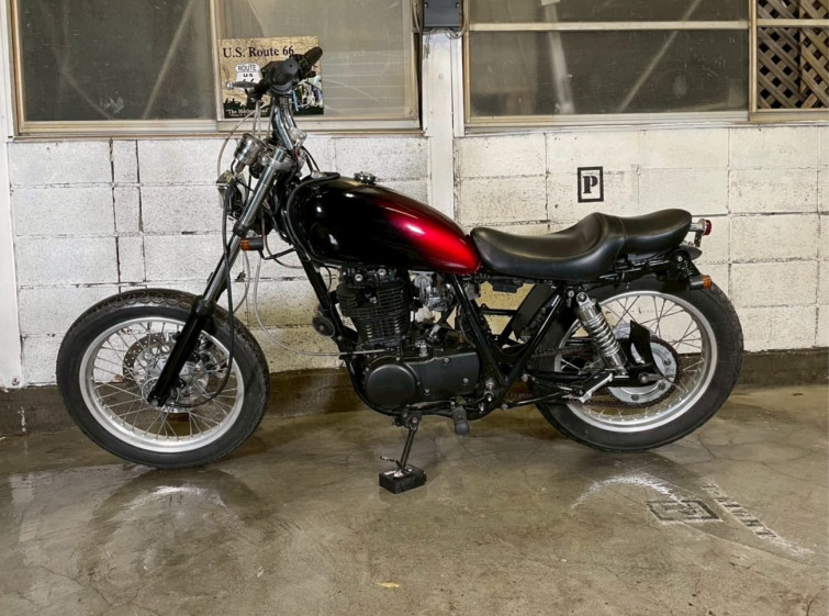 Мотоцикл Yamaha SR400 з пробігом 4393 km