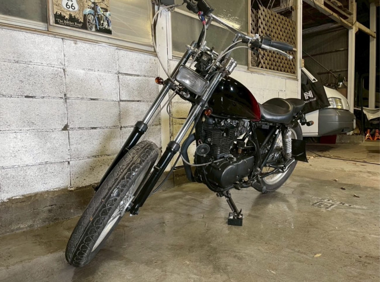 Мотоцикл Yamaha SR400 з пробігом 4393 km