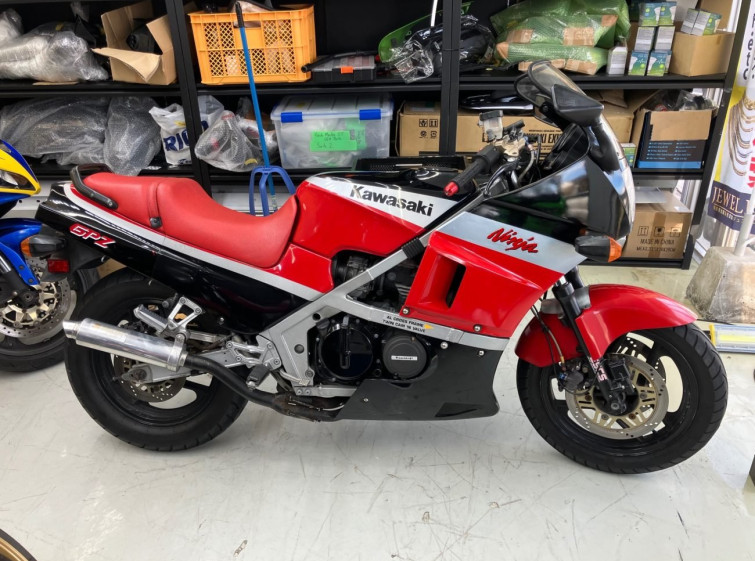 Мотоцикл Kawasaki GPZ400R з пробігом 53105 km