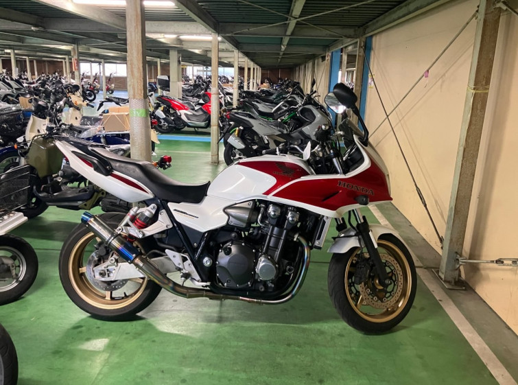 Мотоцикл Honda CB1300SF з пробігом 43593 km