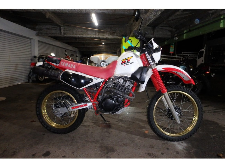 Мотоцикл Yamaha XT250 с пробегом 10606 km
