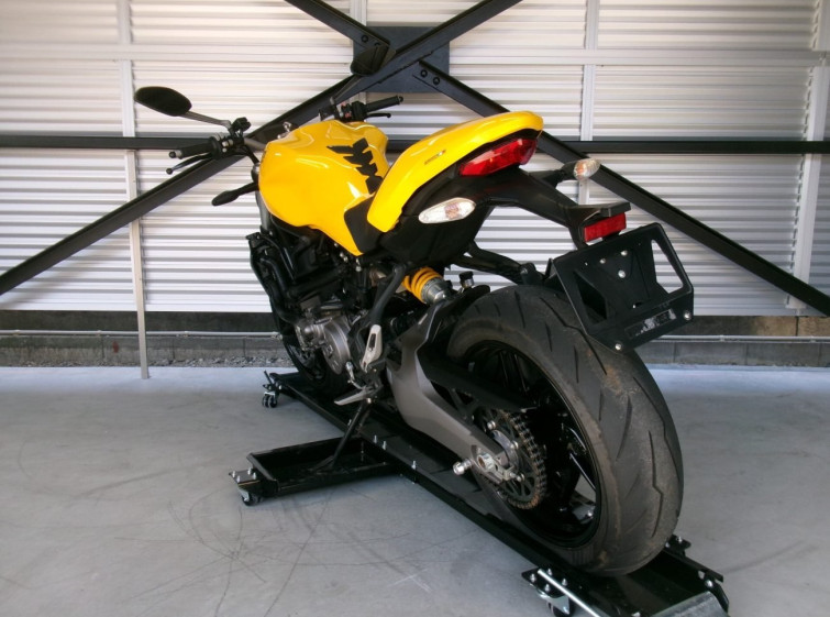 Мотоцикл Ducati MONSTER 821 з пробігом 9639 km