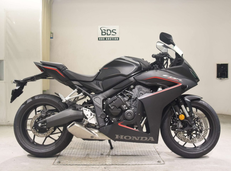 Мотоцикл Honda CBR650R с пробегом 3331 km