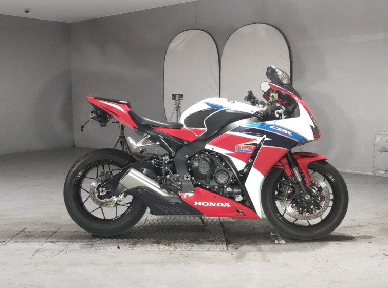 Мотоцикл Honda CBR1000RR з пробігом 32024 km