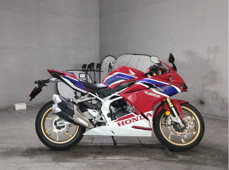 Мотоцикл Honda CBR250RR з пробігом 15575 km