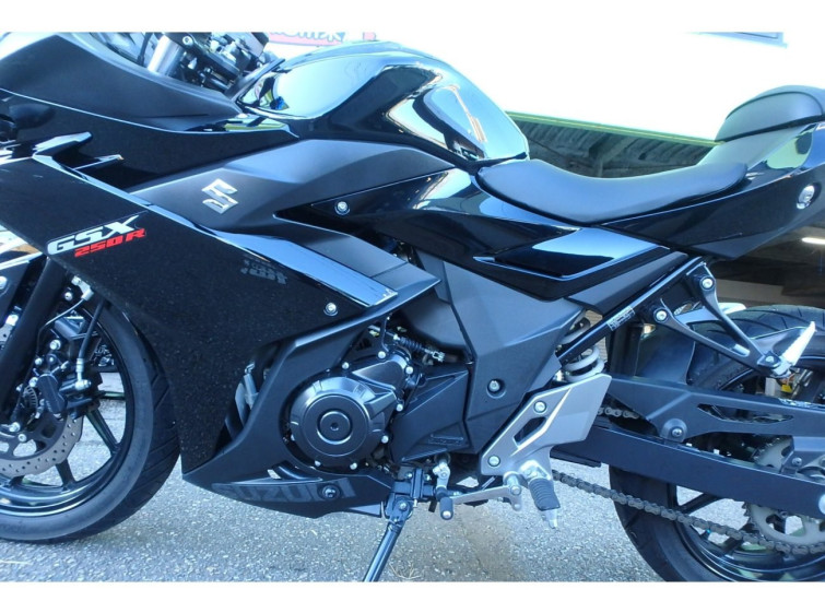 Мотоцикл Suzuki GSX250R з пробігом 8400 km