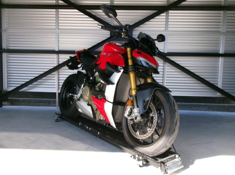 Мотоцикл Ducati STREET FIGHTER V4S з пробігом 8685 km