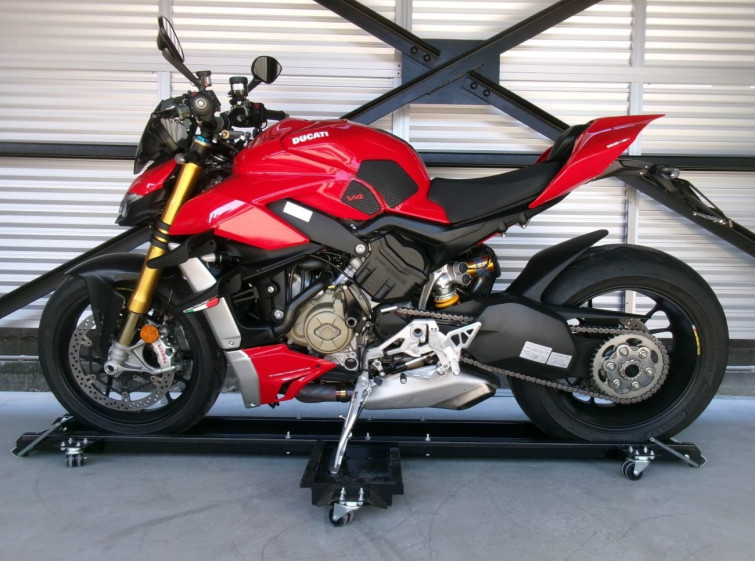 Мотоцикл Ducati STREET FIGHTER V4S з пробігом 8685 km