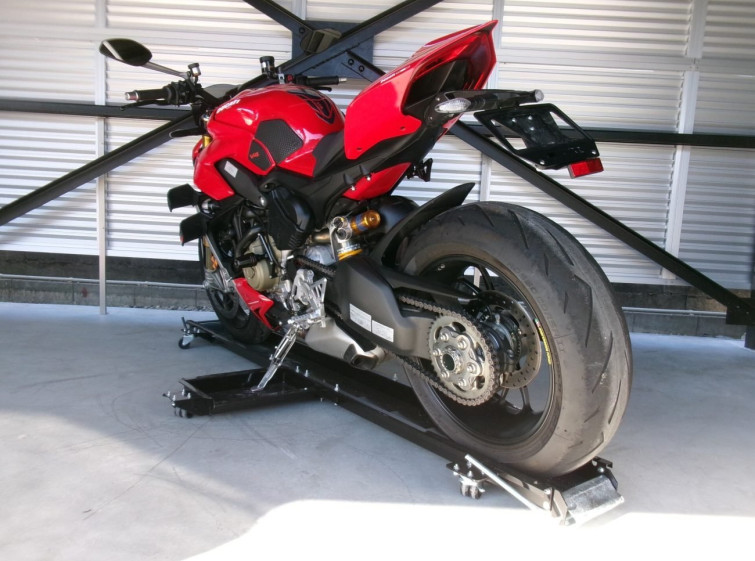 Мотоцикл Ducati STREET FIGHTER V4S з пробігом 8685 km