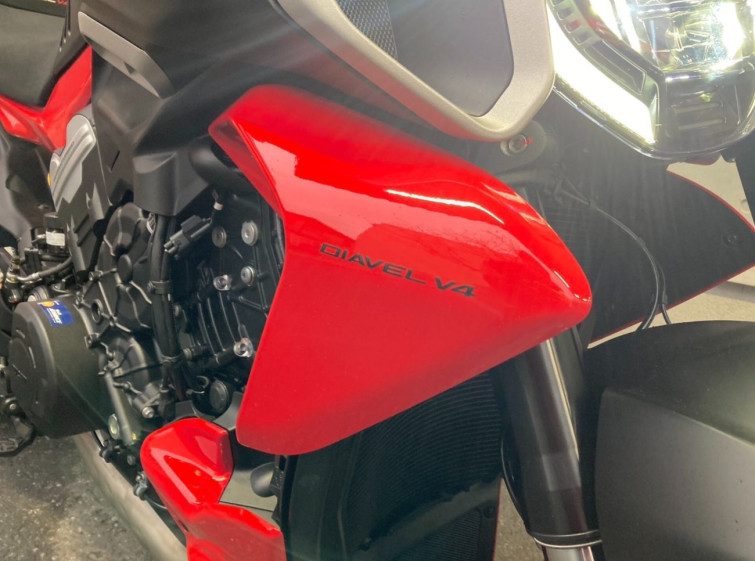 Мотоцикл Ducati DIAVEL з пробігом 3002 km