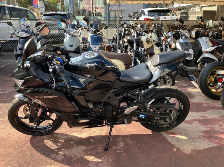 Мотоцикл Kawasaki NINJA ZX-25R с пробегом 9239 km