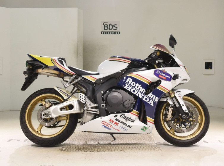 Мотоцикл Honda CBR1000RR з пробігом 27664 km