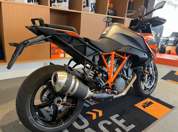 Мотоцикл KTM 1290 S-DUKE GT з пробігом 1 km