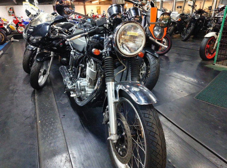 Мотоцикл Yamaha SR400 с пробегом 7755 km