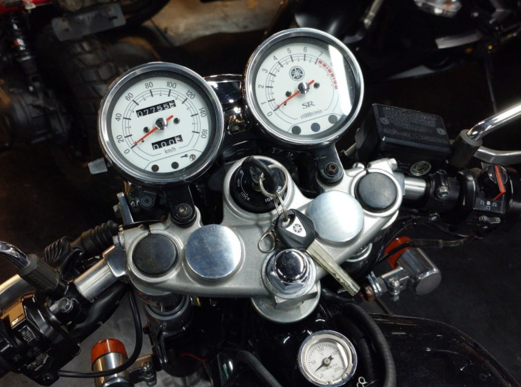 Мотоцикл Yamaha SR400 с пробегом 7755 km