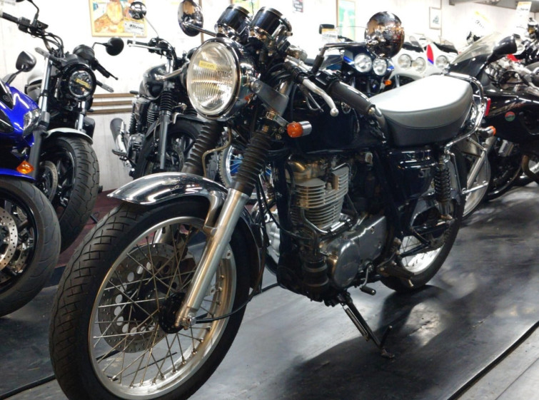 Мотоцикл Yamaha SR400 с пробегом 7755 km