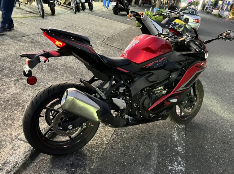 Мотоцикл Kawasaki NINJA ZX-25R KRT з пробігом 6886 km