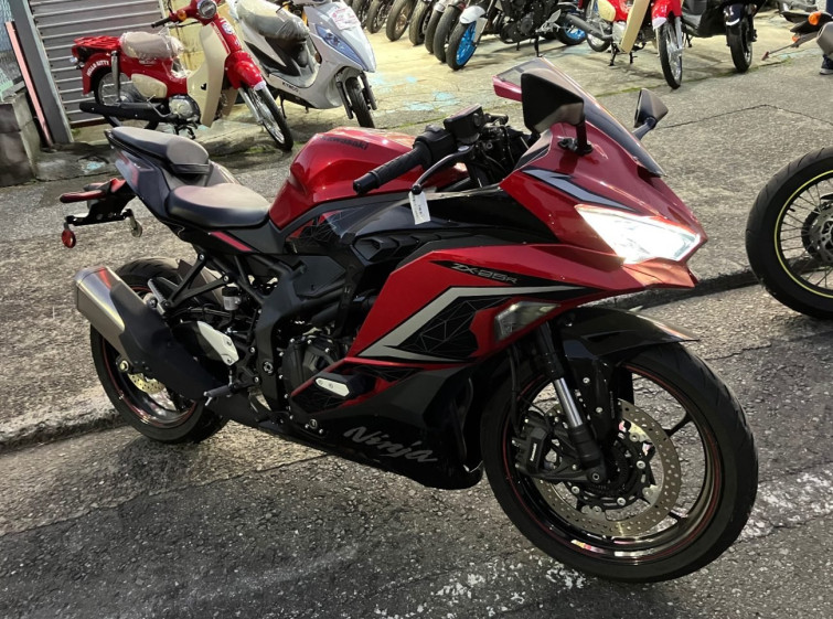 Мотоцикл Kawasaki NINJA ZX-25R KRT з пробігом 6886 km