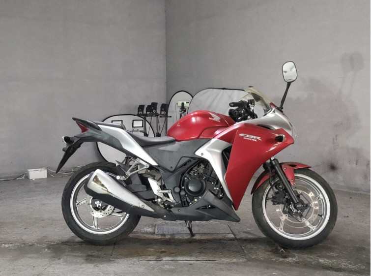 Мотоцикл Honda CBR250R з пробігом 5028 km