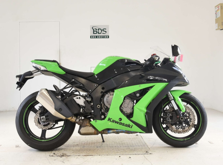 Мотоцикл Kawasaki NINJA ZX-10R с пробегом 5272 km