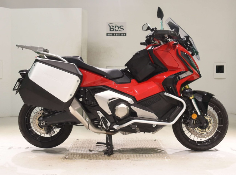 Мотоцикл Honda X-ADV750-2 з пробігом 7889 km