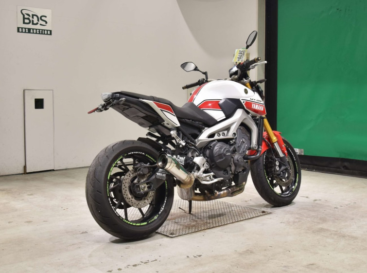 Мотоцикл Yamaha MT-09 з пробігом 37964 km