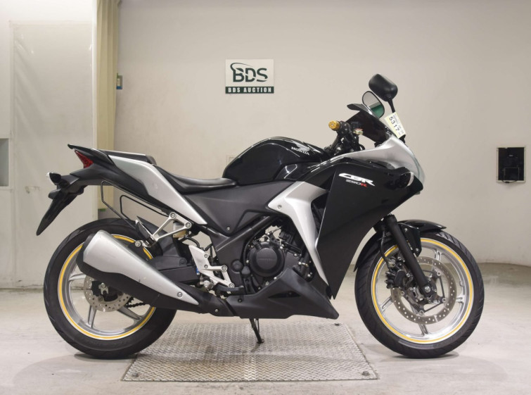 Мотоцикл Honda CBR250R з пробігом 16268 km