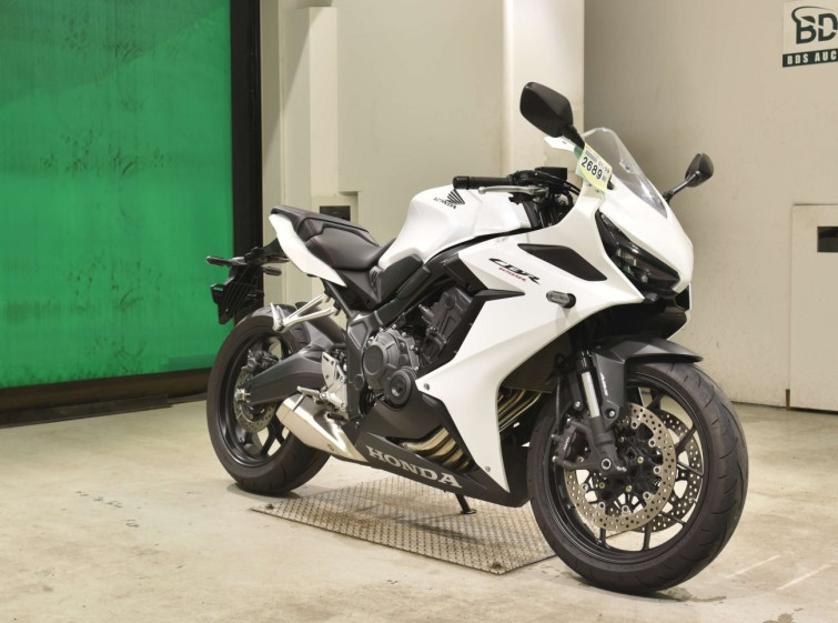 Мотоцикл Honda CBR650R з пробігом 7973 km