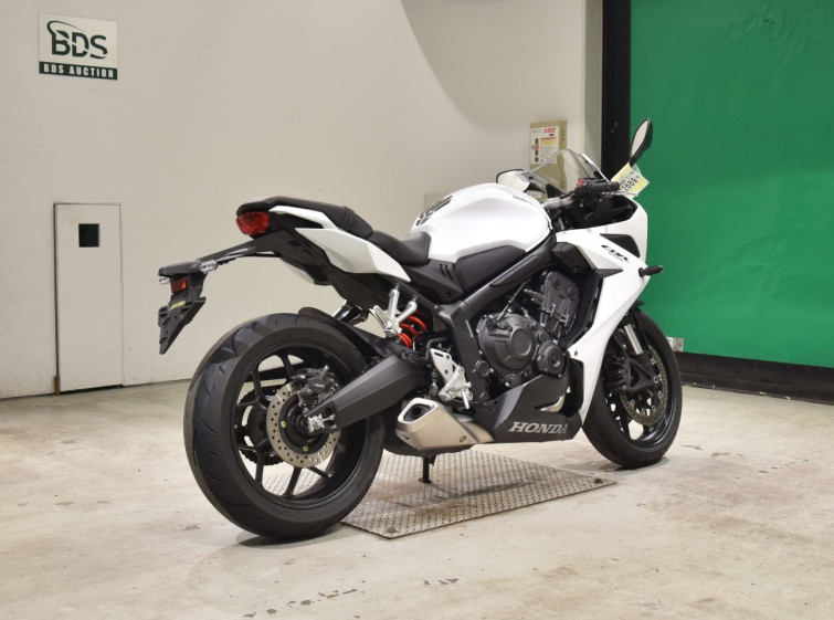 Мотоцикл Honda CBR650R з пробігом 7973 km