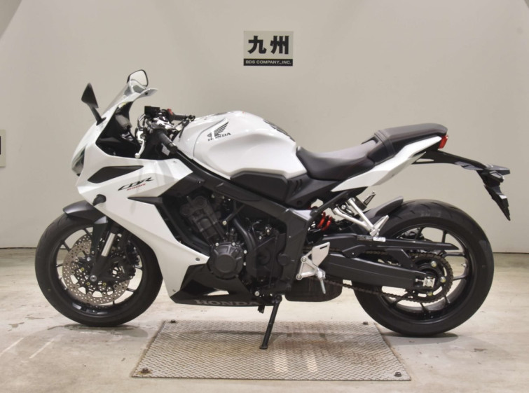 Мотоцикл Honda CBR650R з пробігом 7973 km