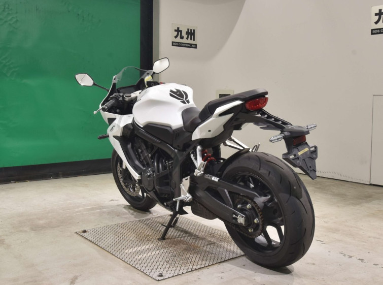 Мотоцикл Honda CBR650R з пробігом 7973 km
