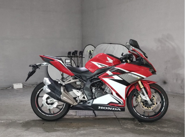 Мотоцикл Honda CBR250RR з пробігом 12027 km