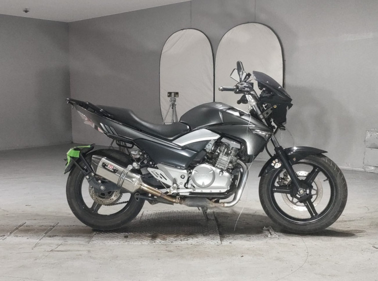 Мотоцикл Suzuki GSR250 з пробігом 46116 km