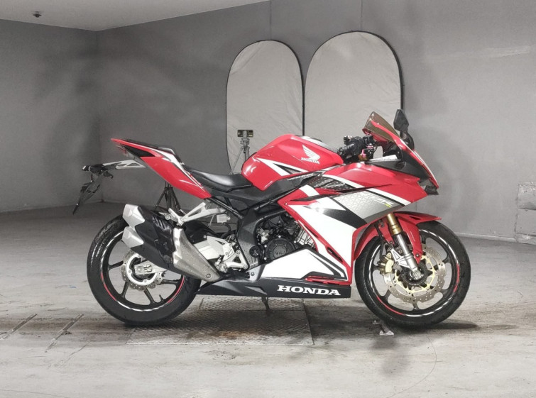 Мотоцикл Honda CBR250RR з пробігом 14154 km