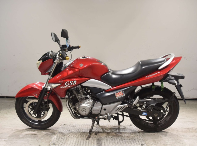 Мотоцикл Suzuki GSR250 з пробігом 90366 km