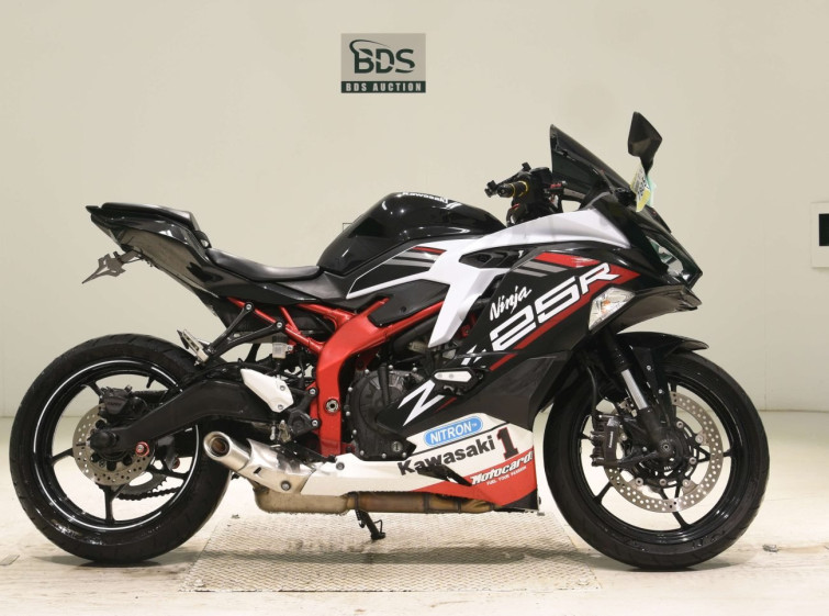 Мотоцикл Kawasaki NINJA ZX-25R KRT с пробегом 30956 km