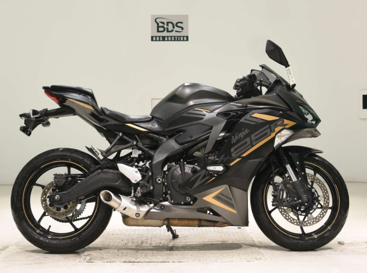 Мотоцикл Kawasaki NINJA ZX-25R с пробегом 14211 km