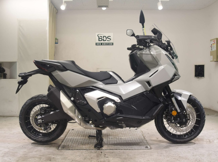 Мотоцикл Honda X-ADV750-2